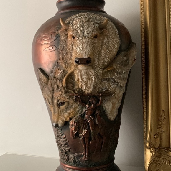 The Bradford Exchange 2007 "Ancient Spirits" 15" Vase Retired animal‎ brown - Picture 4 of 10